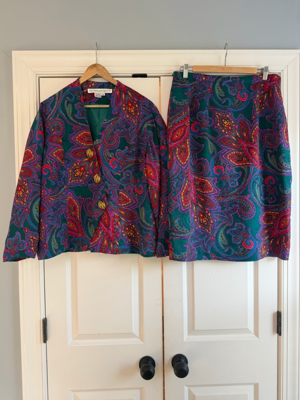 RARE Vintage 100% Silk suit - emerald & Pink